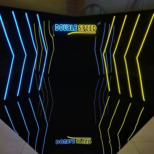 Фотозона Wow neon