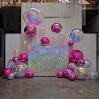 Фотозона из пайеток и шаров Радужный день