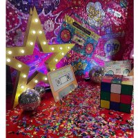Фотозона из пайеток disco 90х