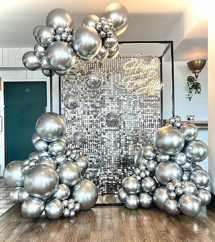 Фотозона из пайеток и шаров Диско вечеринка