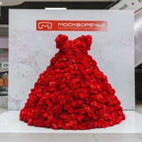 Фотозона Платье из роз