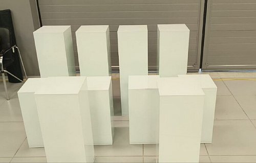 Колонна белая из стекла 140 см